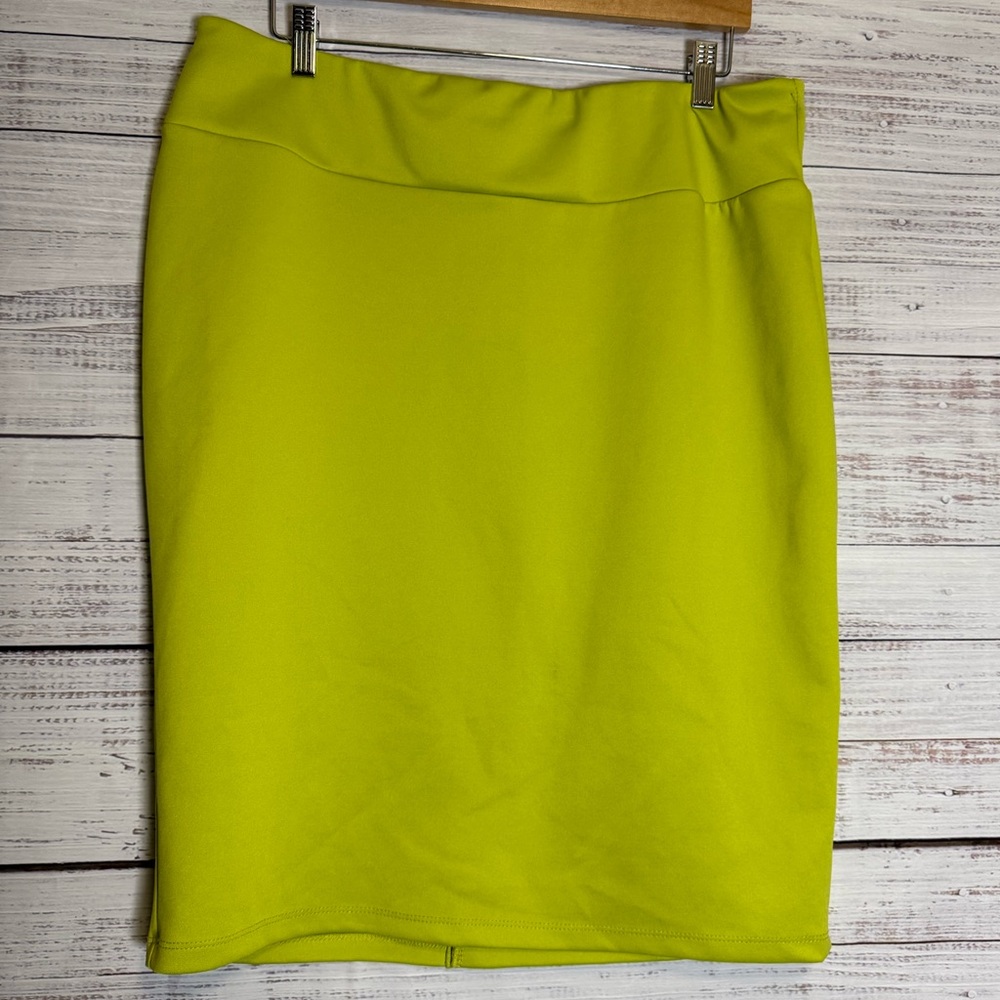 Ashley Stewart Lime Pencil Skirt (0377)